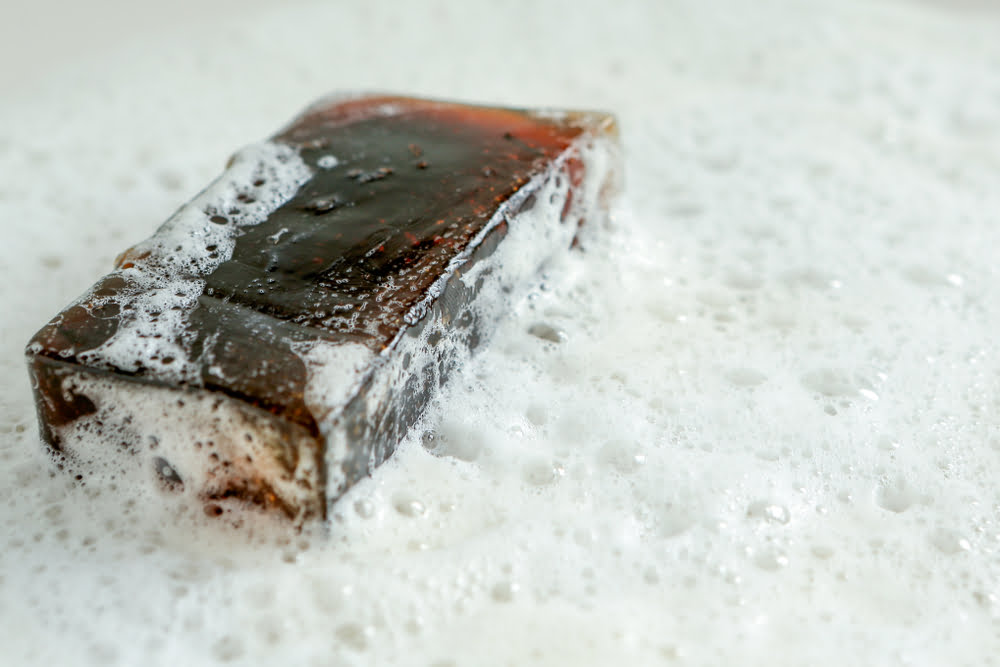 الفوائد السرية والآثار الجانبية لصابون شجرة الشاي لبشرة خالية من العيوب